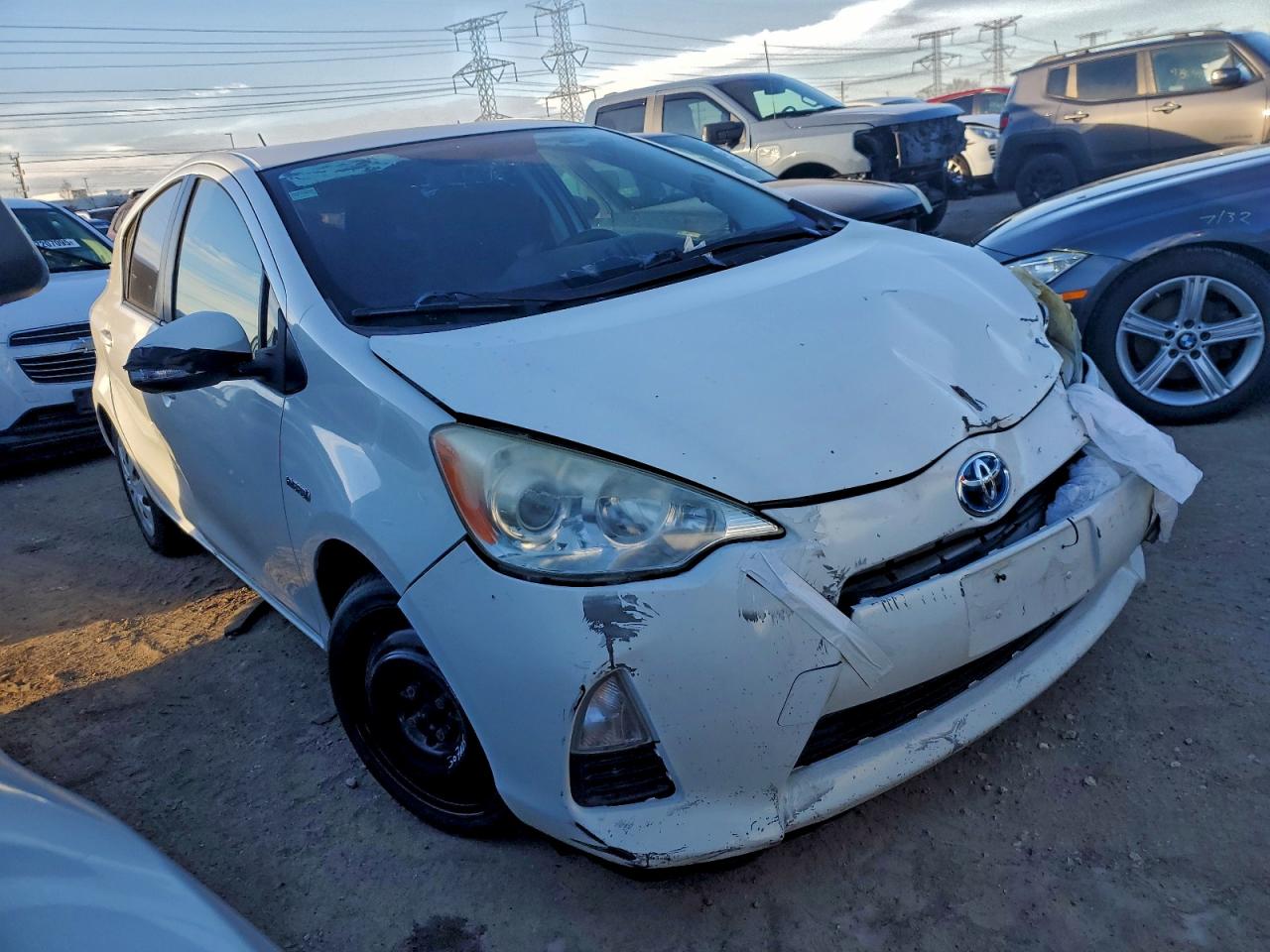 2013 TOYOTA PRIUS C photo 4