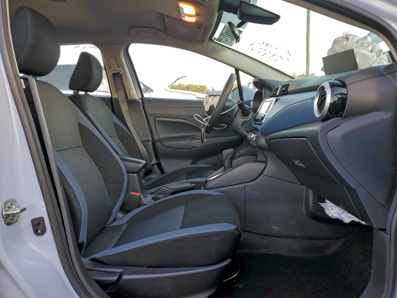 2025 NISSAN VERSA SV photo 7
