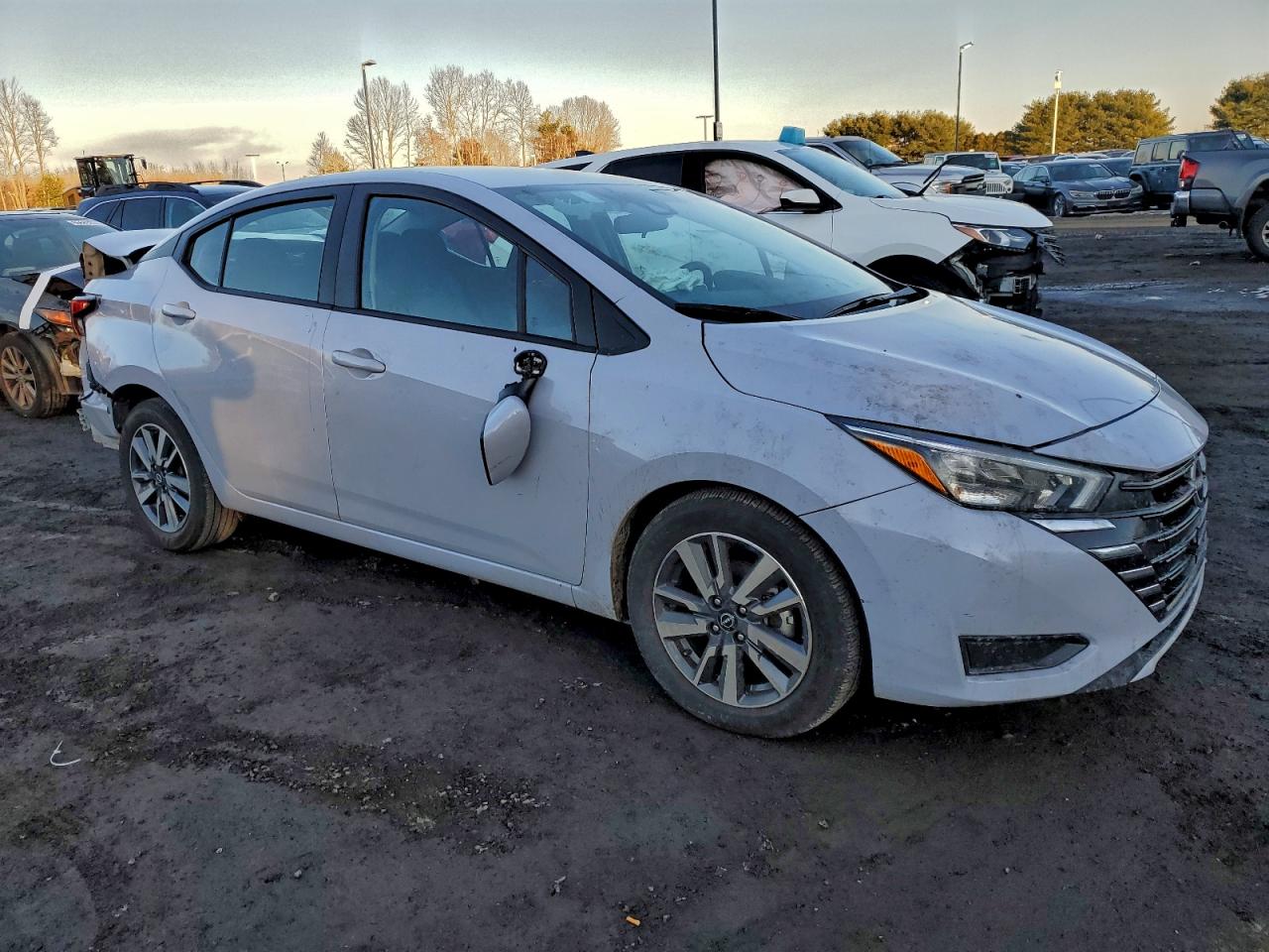 2025 NISSAN VERSA SV photo 4