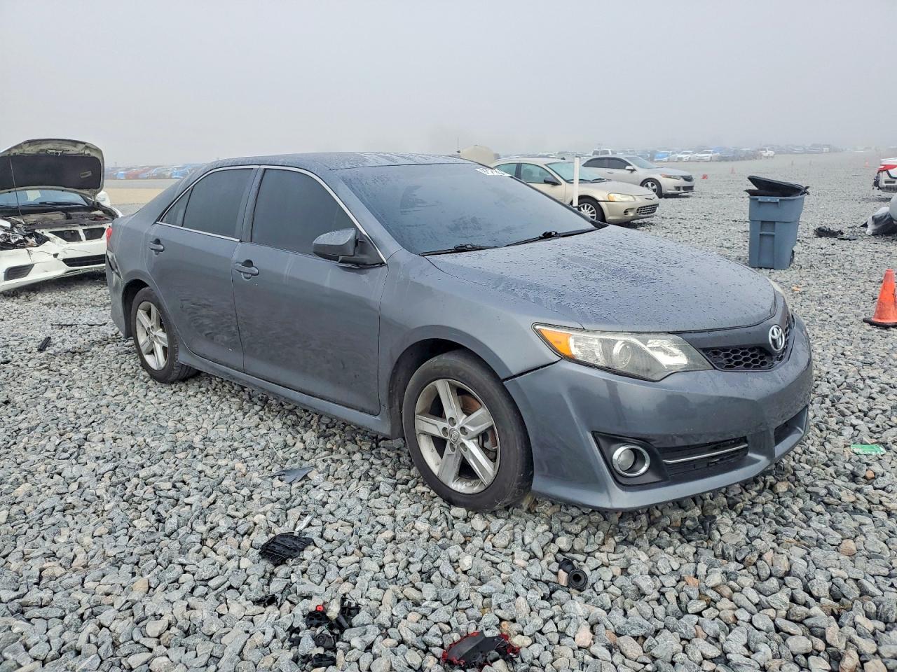 2014 TOYOTA CAMRY L photo 4