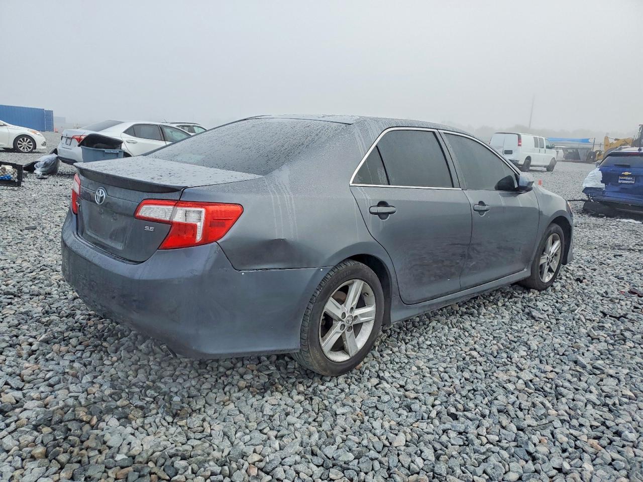2014 TOYOTA CAMRY L photo 3