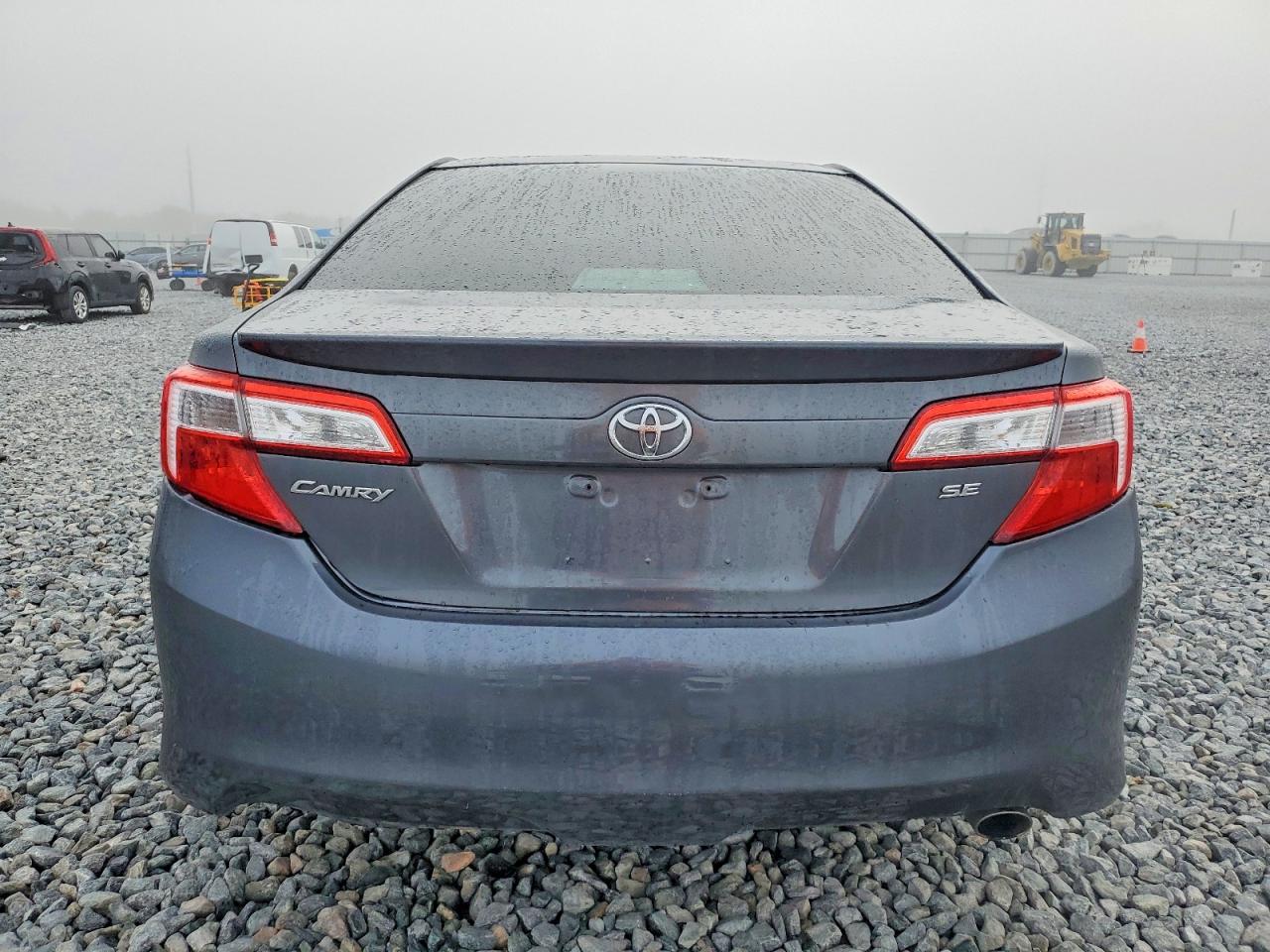 2014 TOYOTA CAMRY L photo 6