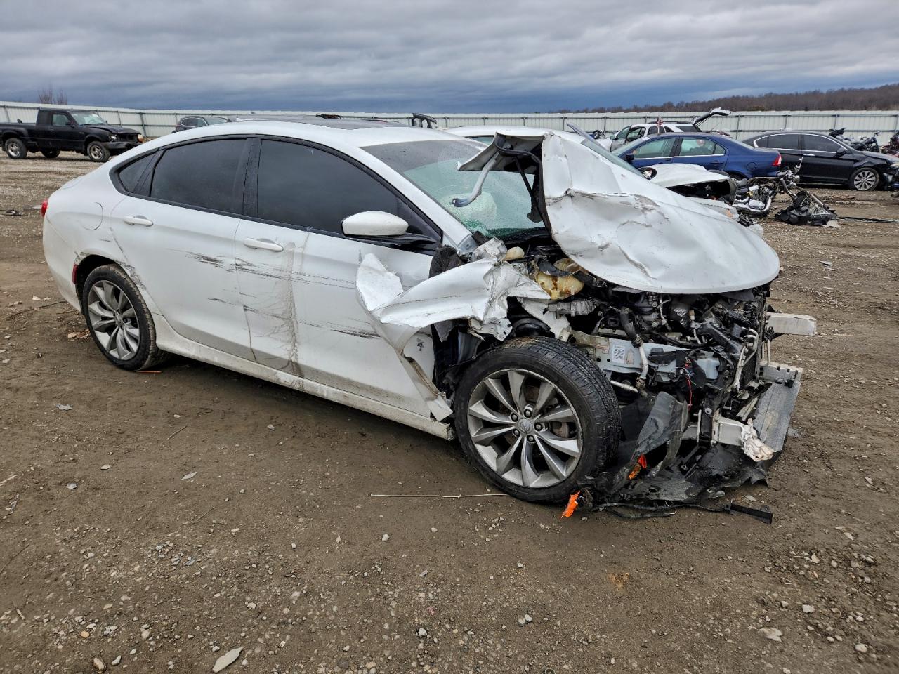 2016 CHRYSLER 200 S photo 4