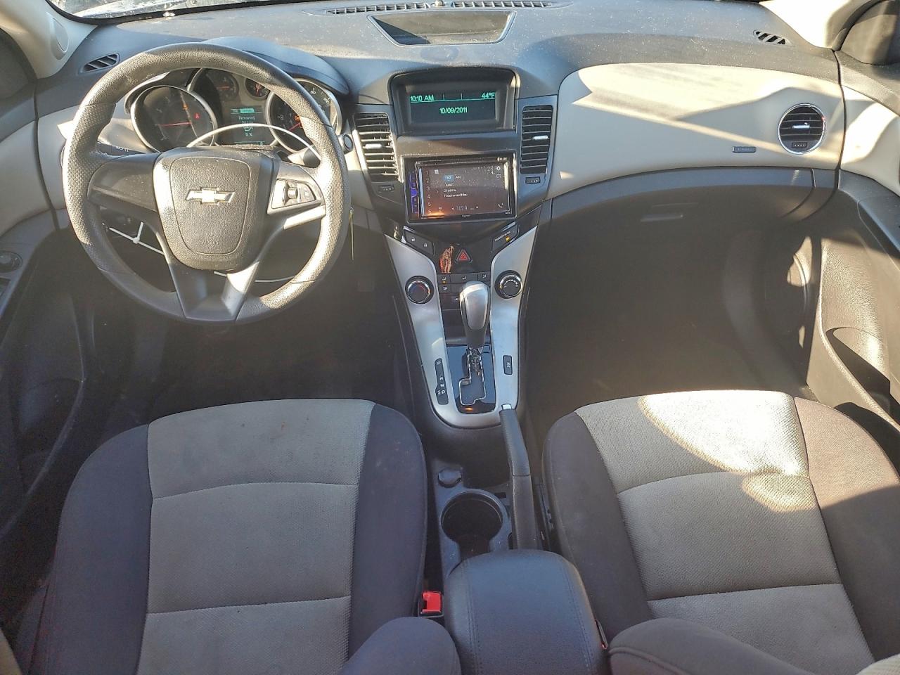 2013 CHEVROLET CRUZE LS photo 8