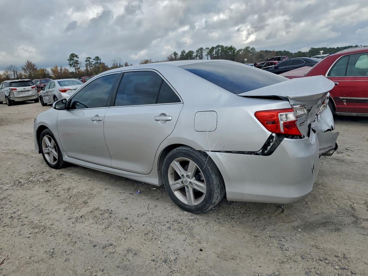 2013 TOYOTA CAMRY L photo 3