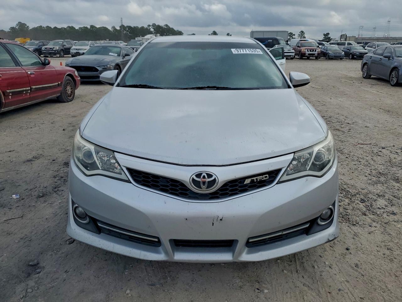 2013 TOYOTA CAMRY L photo 9
