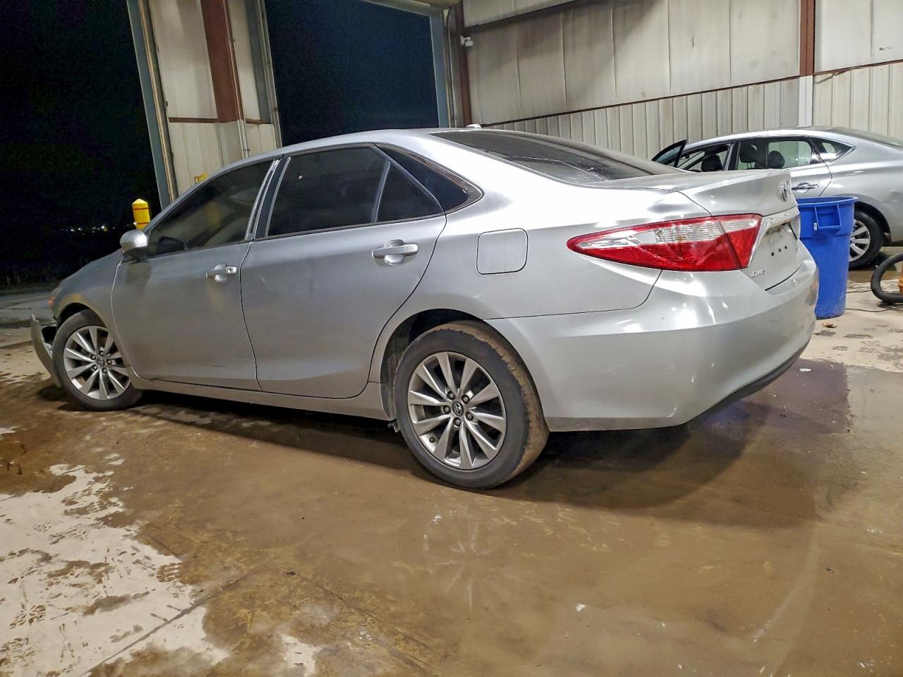 2017 TOYOTA CAMRY LE photo 3