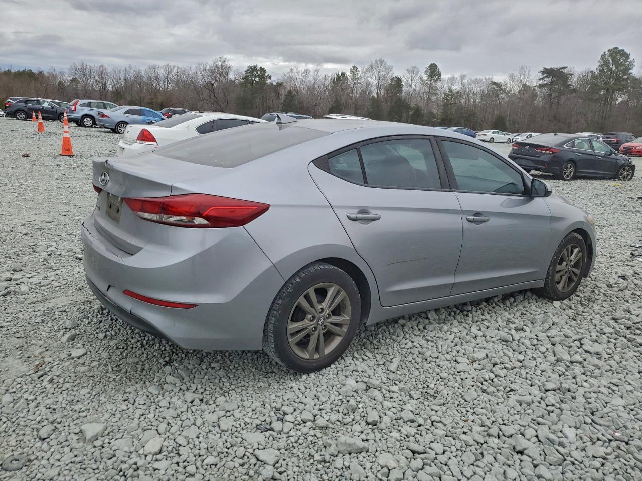 2017 HYUNDAI ELANTRA SE photo 7