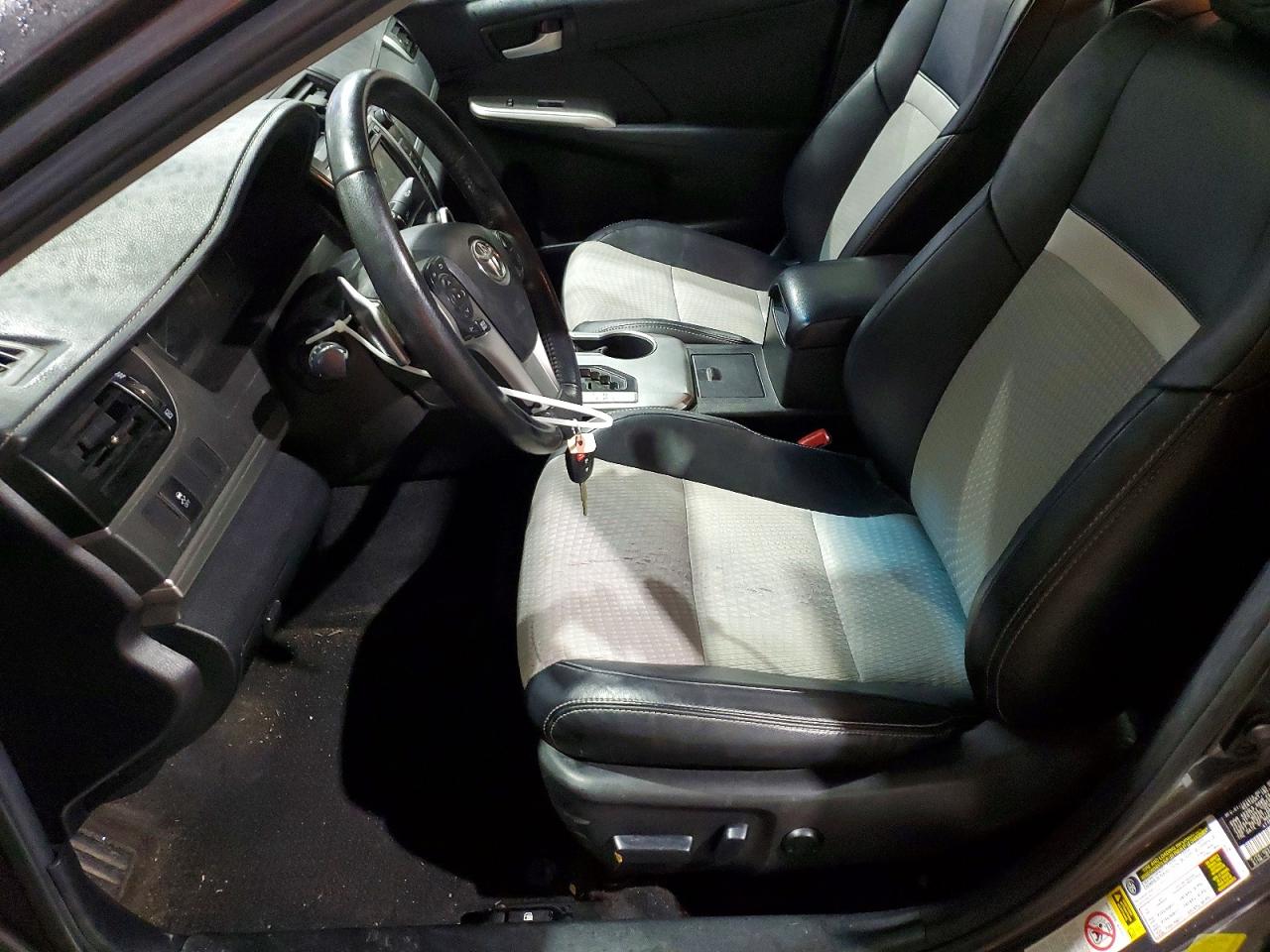 2014 TOYOTA CAMRY L photo 19