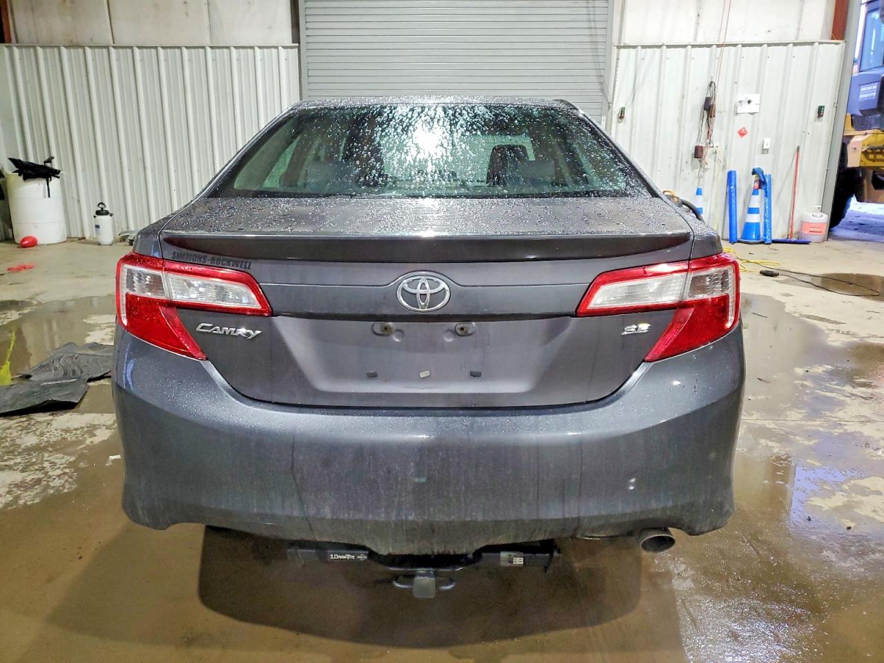 2014 TOYOTA CAMRY L photo 16