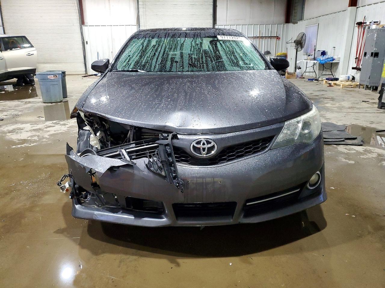 2014 TOYOTA CAMRY L photo 13