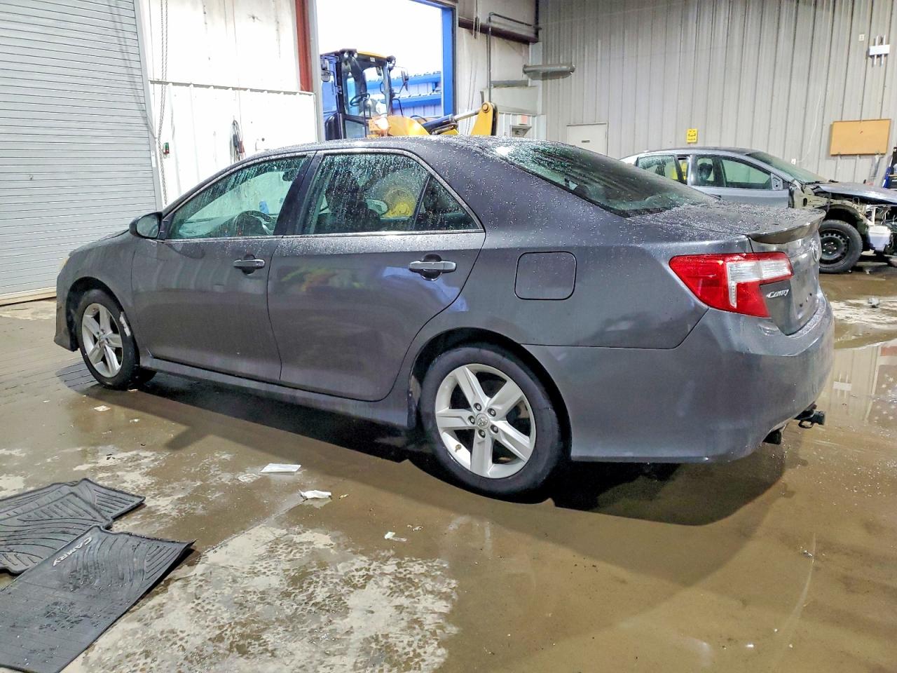 2014 TOYOTA CAMRY L photo 4