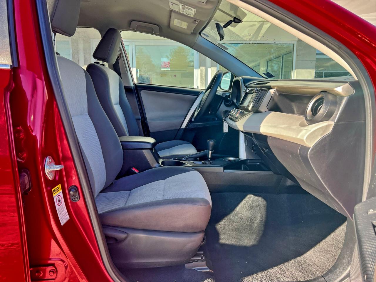 2014 TOYOTA RAV4 LE photo 6