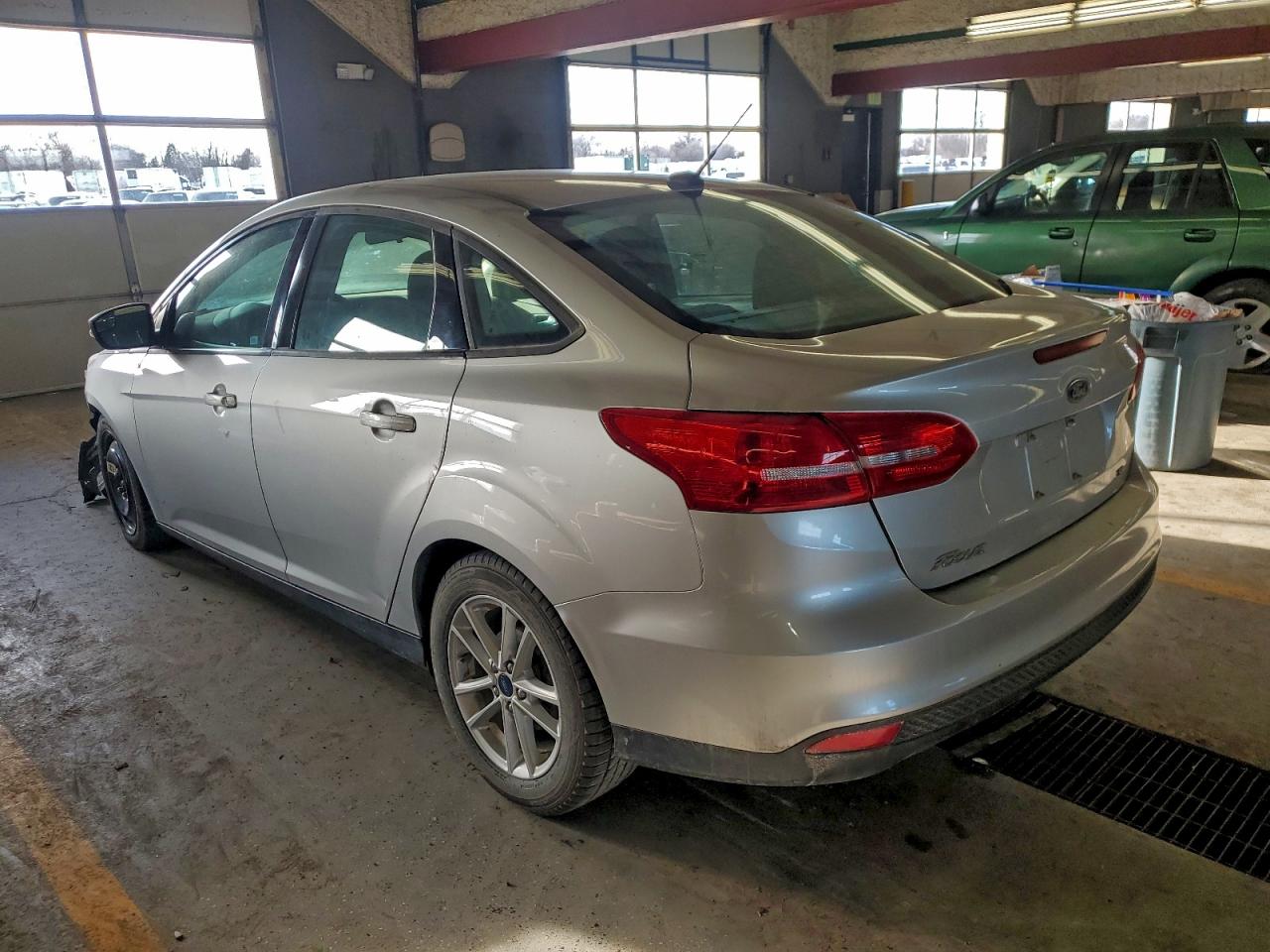 2017 FORD FOCUS SE photo 2