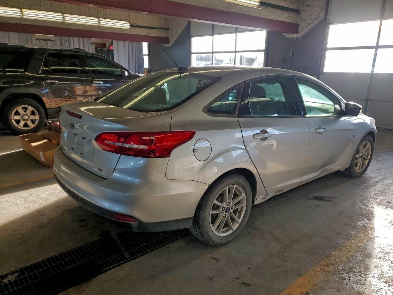 2017 FORD FOCUS SE photo 3