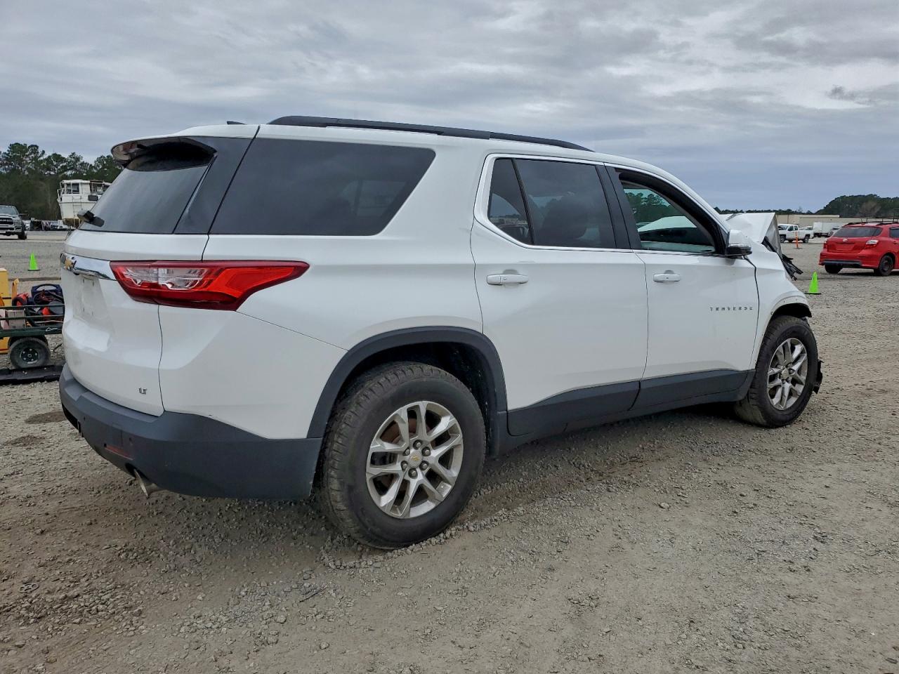 2019 CHEVROLET TRAVERSE LT photo 3