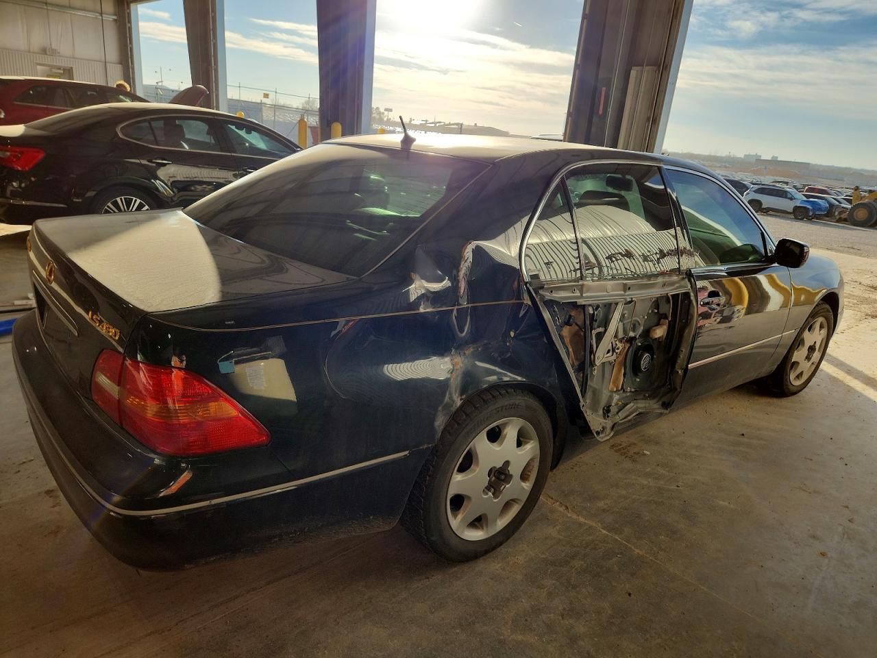 2001 LEXUS LS 430 photo 3