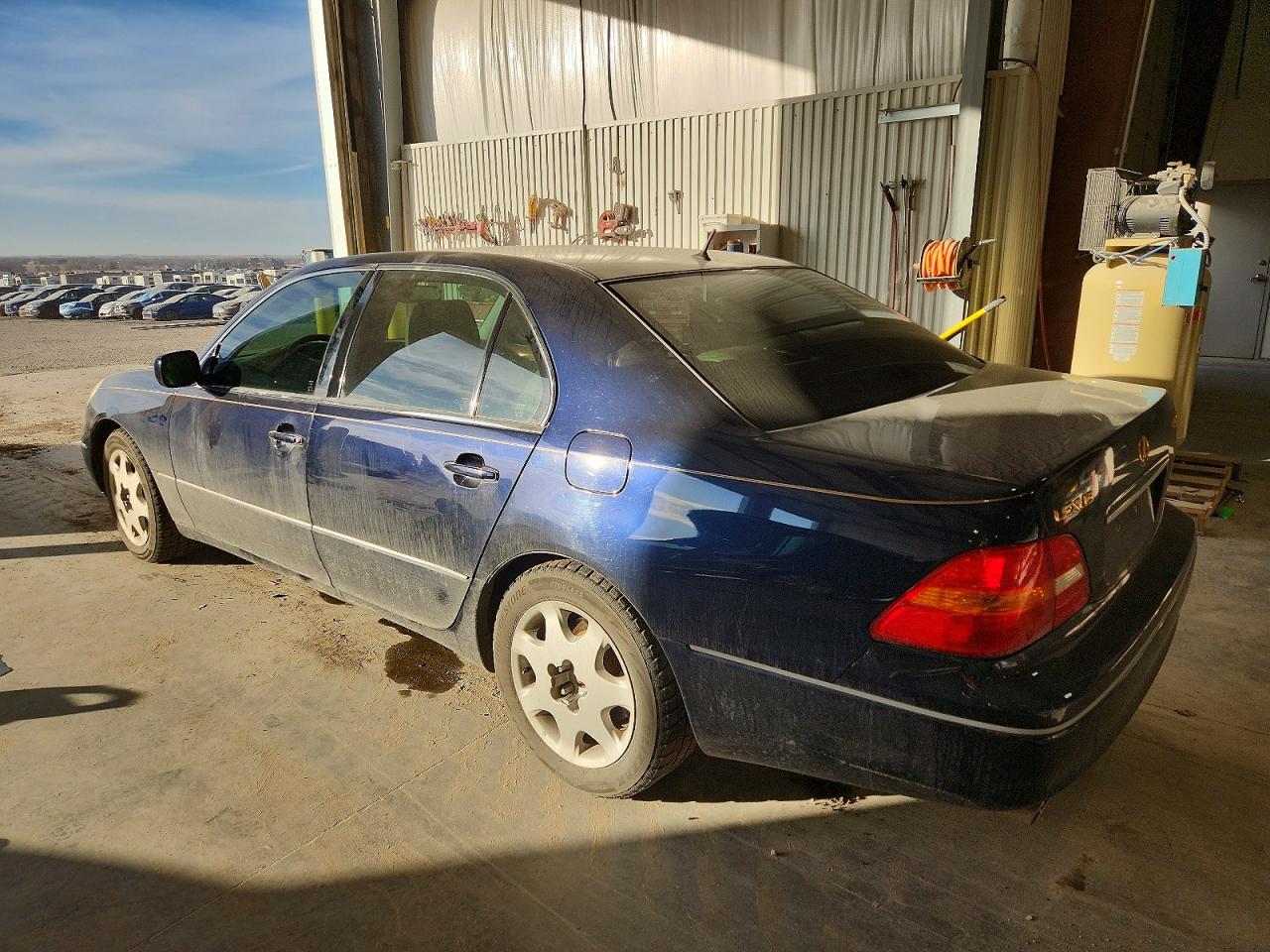 2001 LEXUS LS 430 photo 2