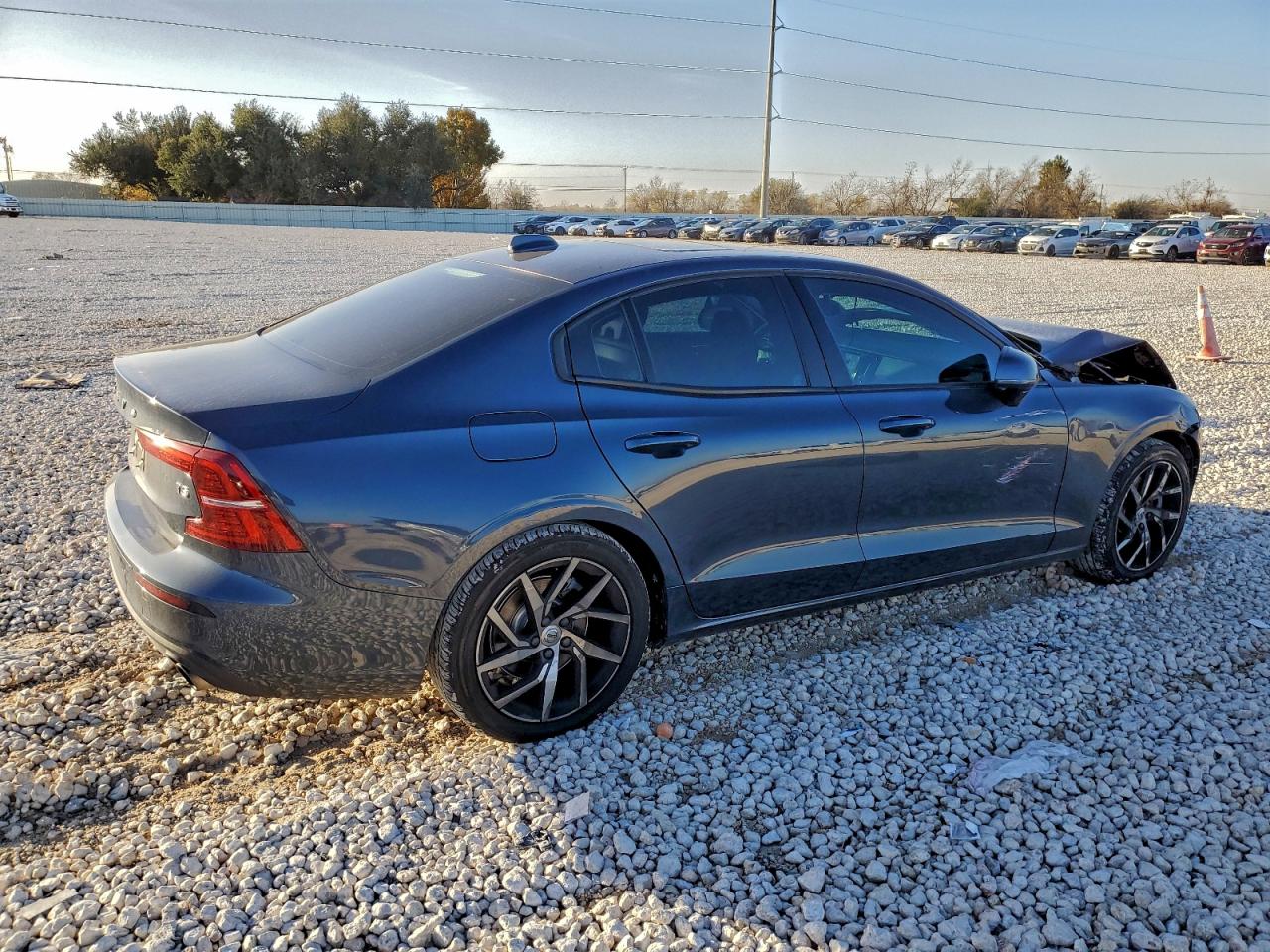 2019 VOLVO S60 T5 MOMENTUM photo 3