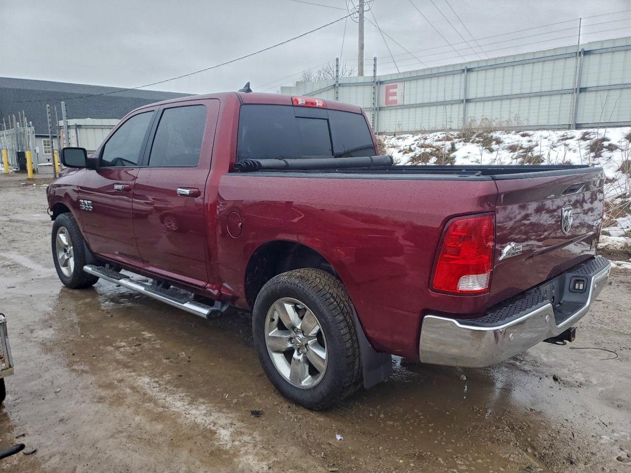 2017 RAM 1500 SLT photo 2