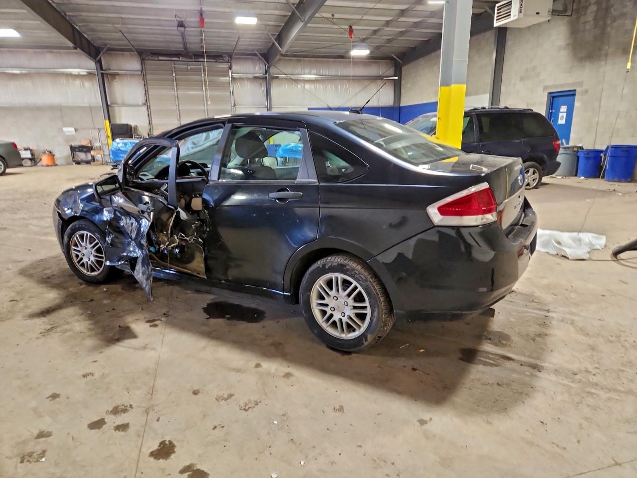 2008 FORD FOCUS SE photo 2