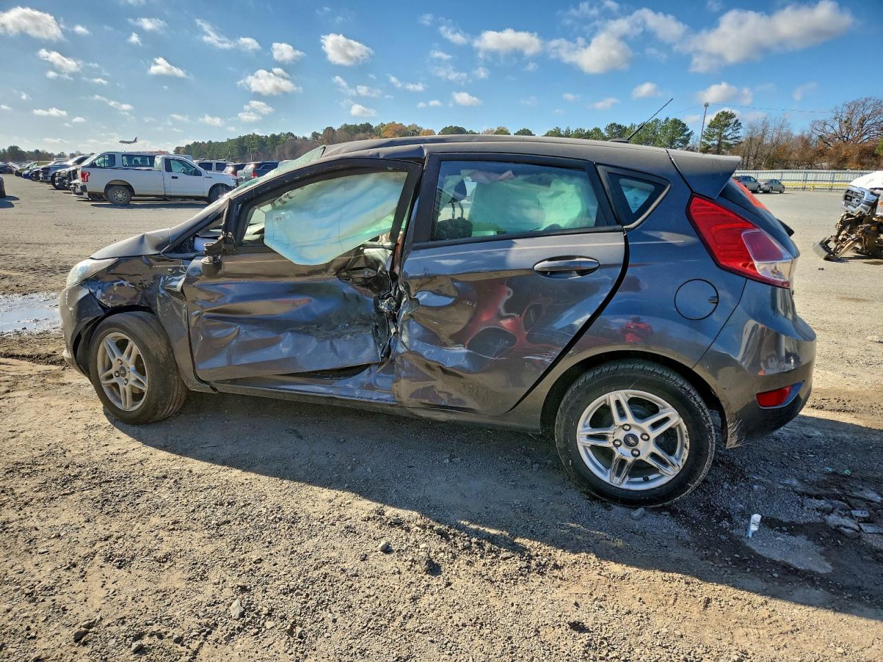 2019 FORD FIESTA SE photo 2