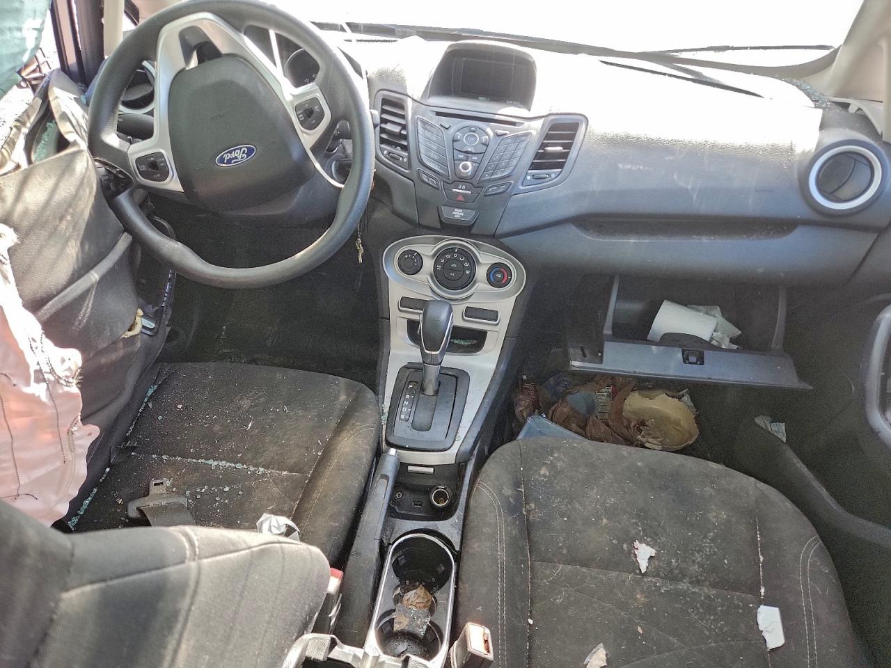2019 FORD FIESTA SE photo 8