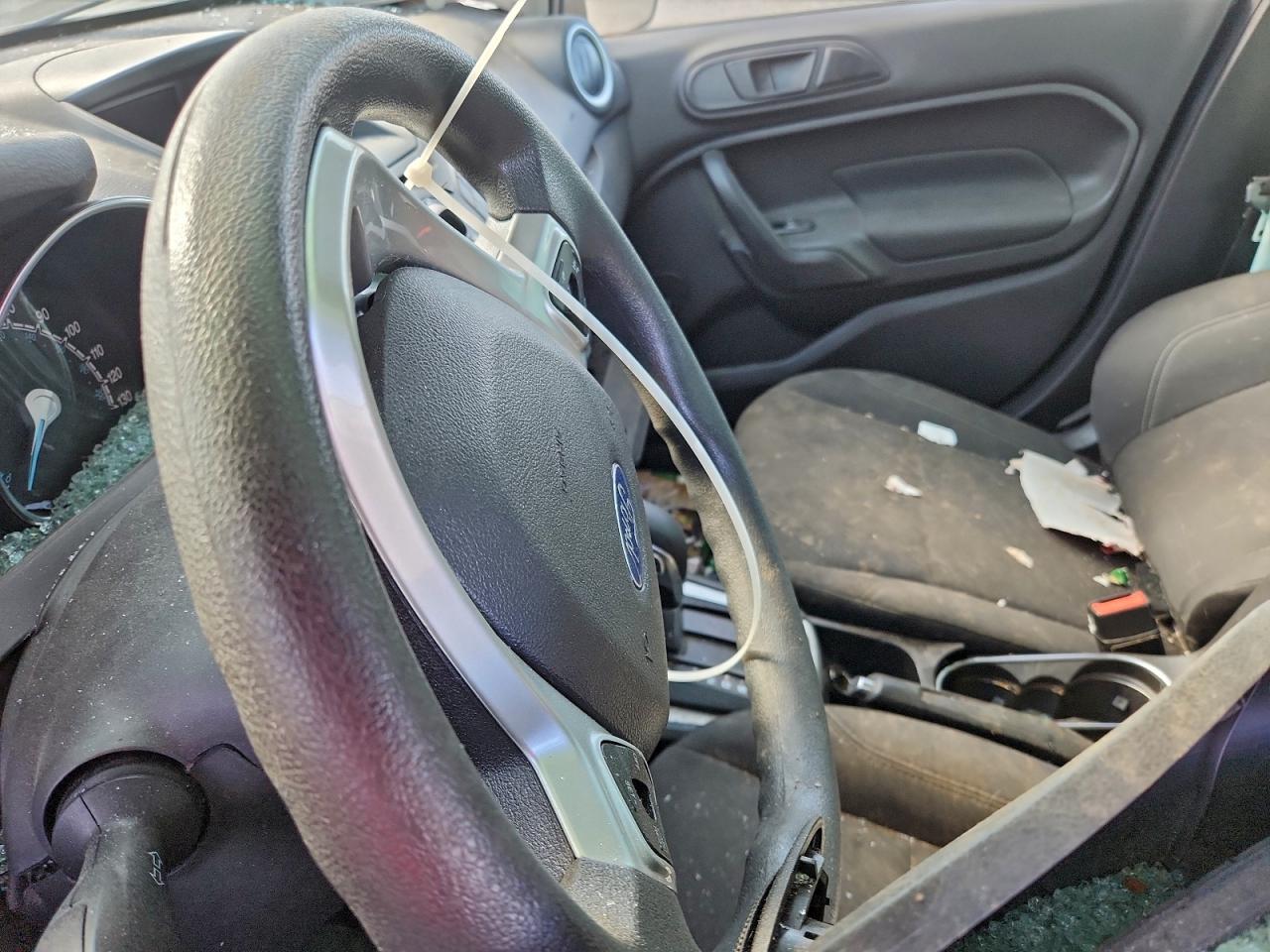 2019 FORD FIESTA SE photo 7