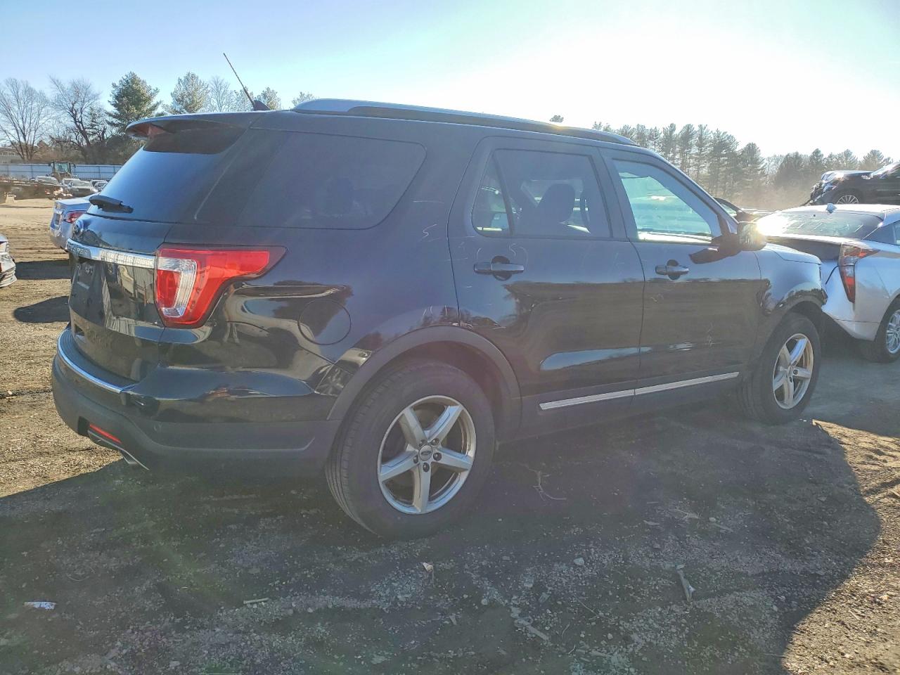 2018 FORD EXPLORER XLT photo 3