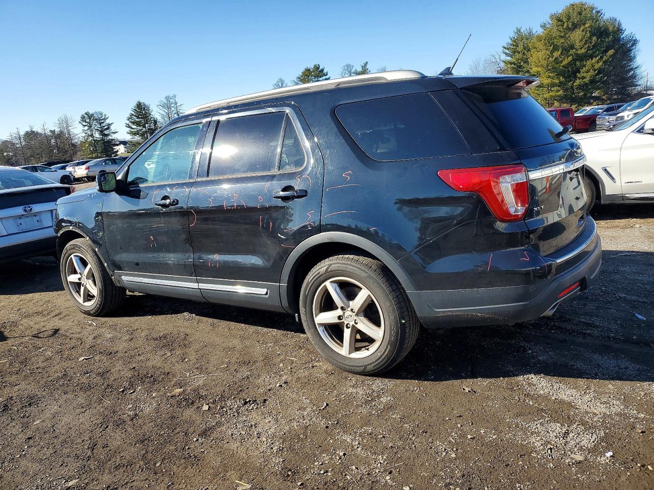 2018 FORD EXPLORER XLT photo 2