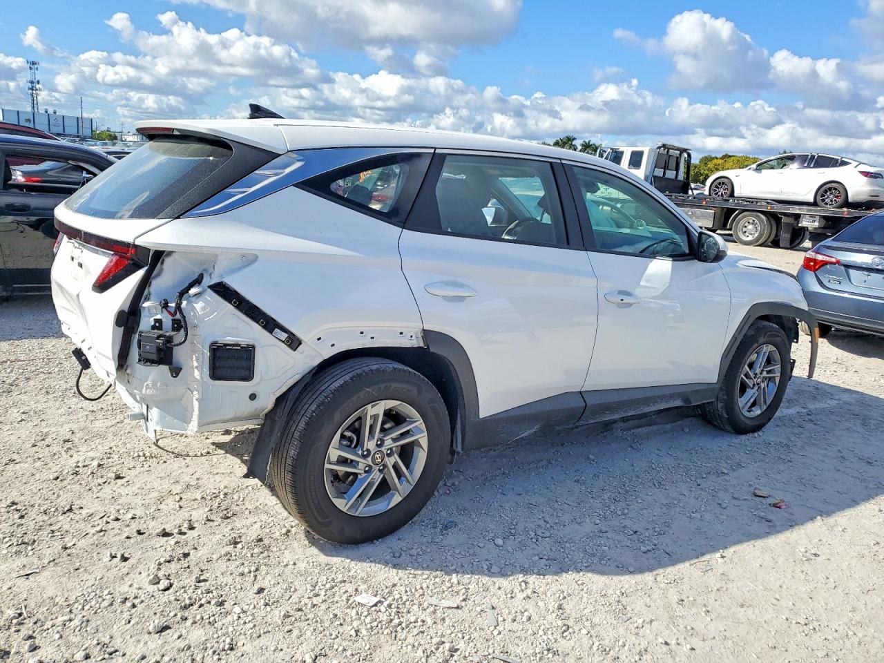 2025 HYUNDAI TUCSON SE photo 3
