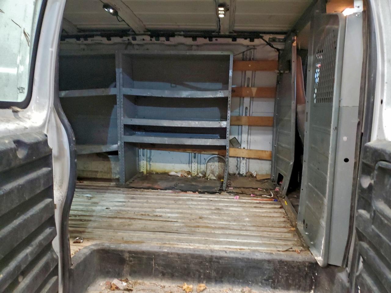 2016 GMC SAVANA G2500 photo 11