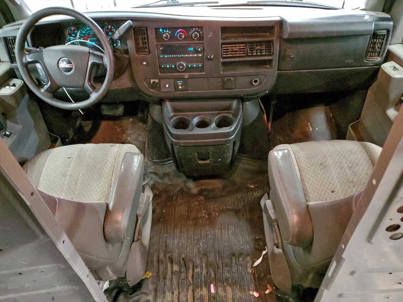 2016 GMC SAVANA G2500 photo 8