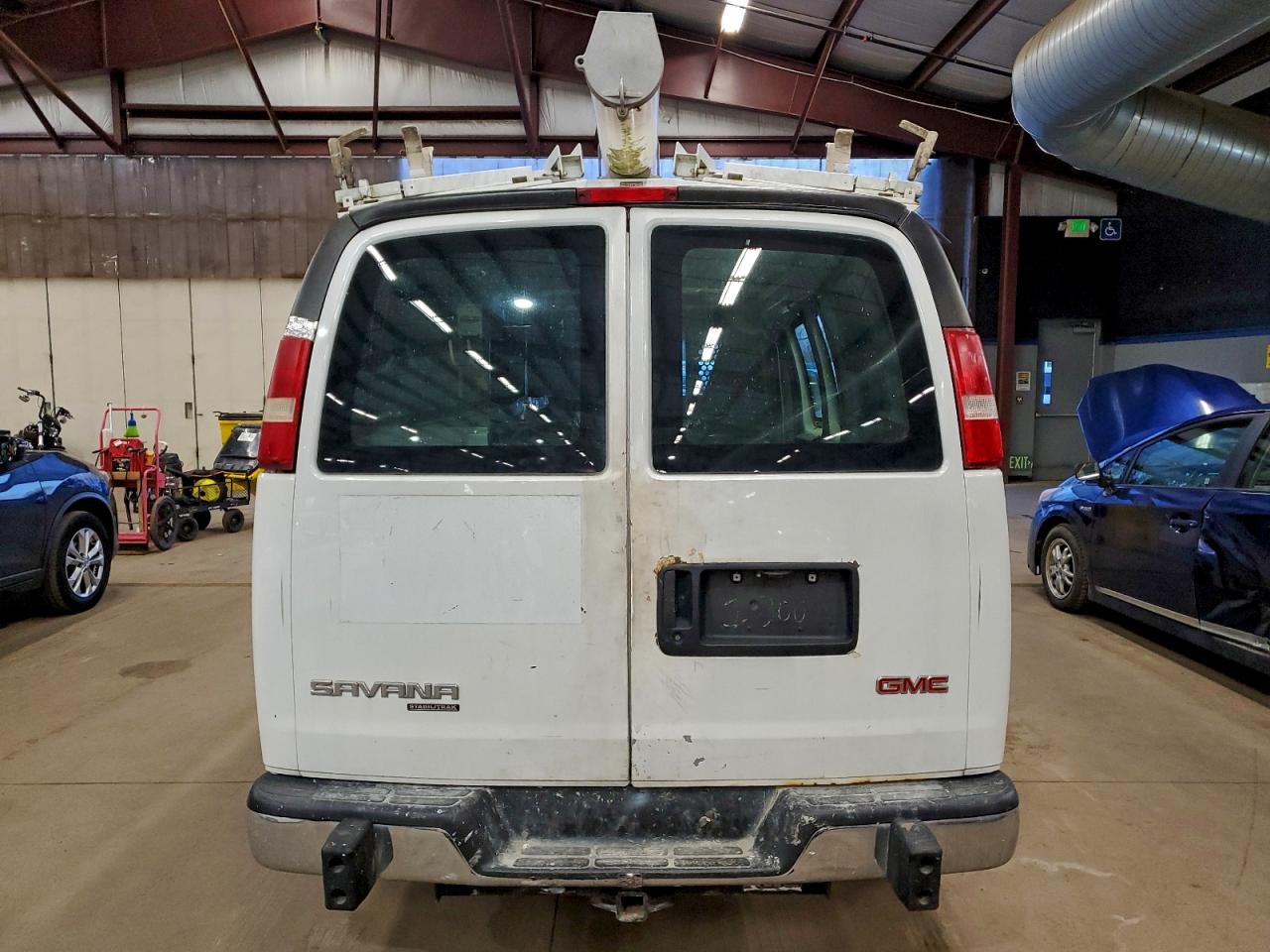 2016 GMC SAVANA G2500 photo 6