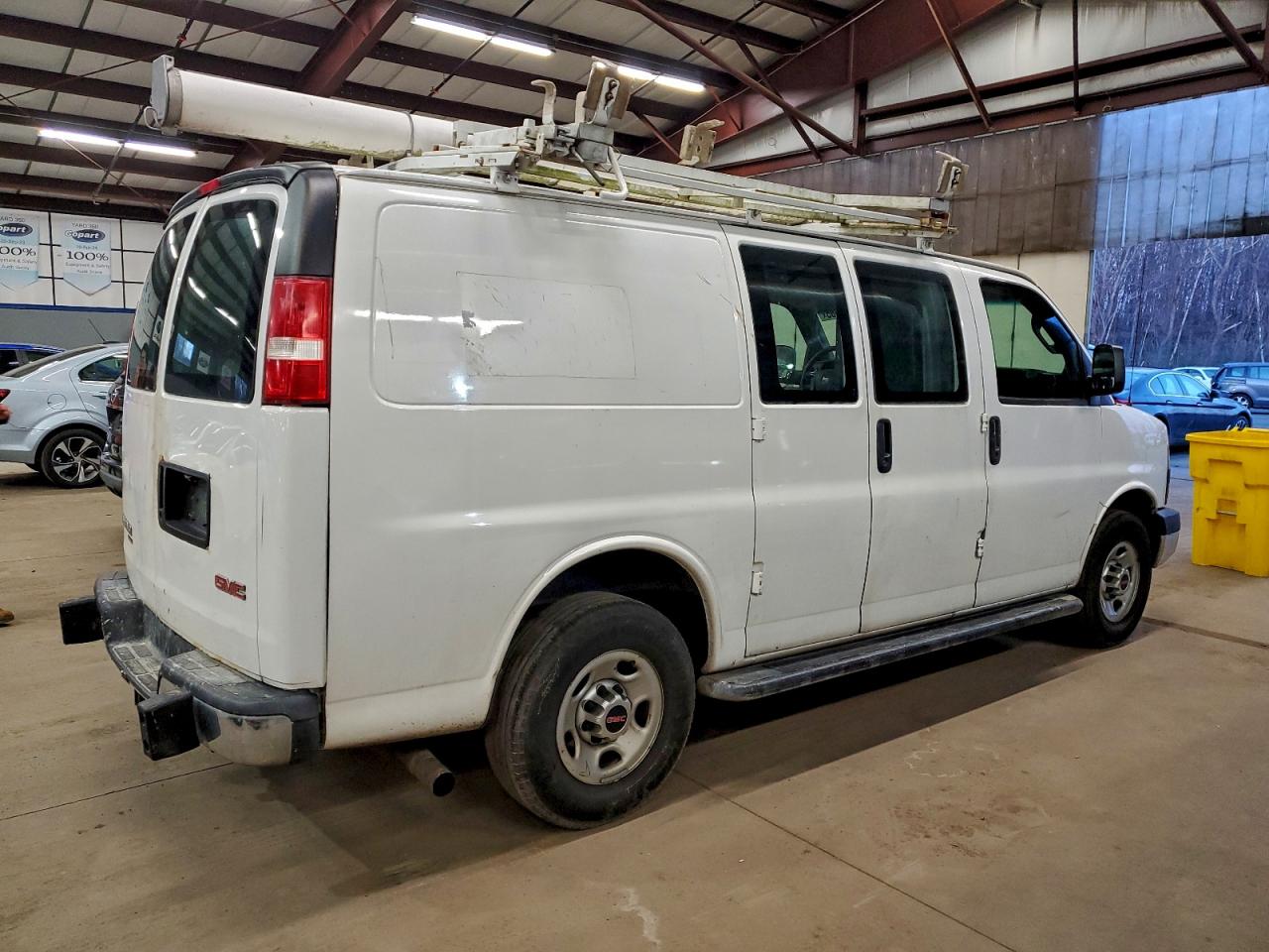 2016 GMC SAVANA G2500 photo 3