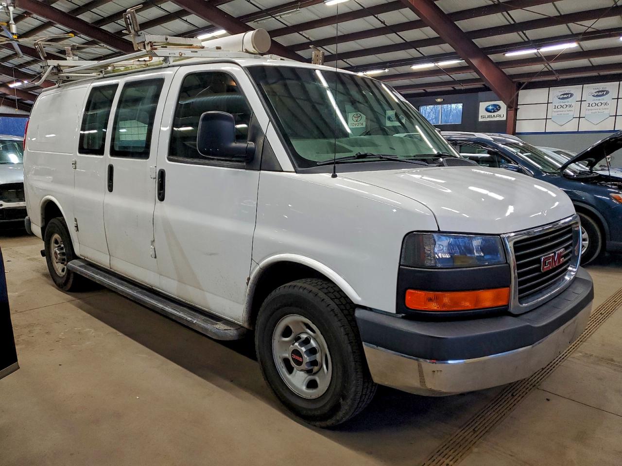 2016 GMC SAVANA G2500 photo 4