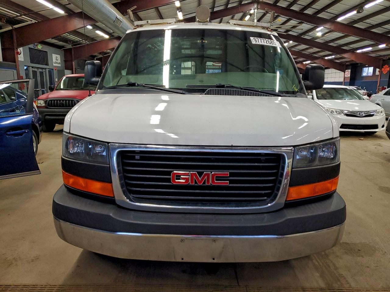 2016 GMC SAVANA G2500 photo 5