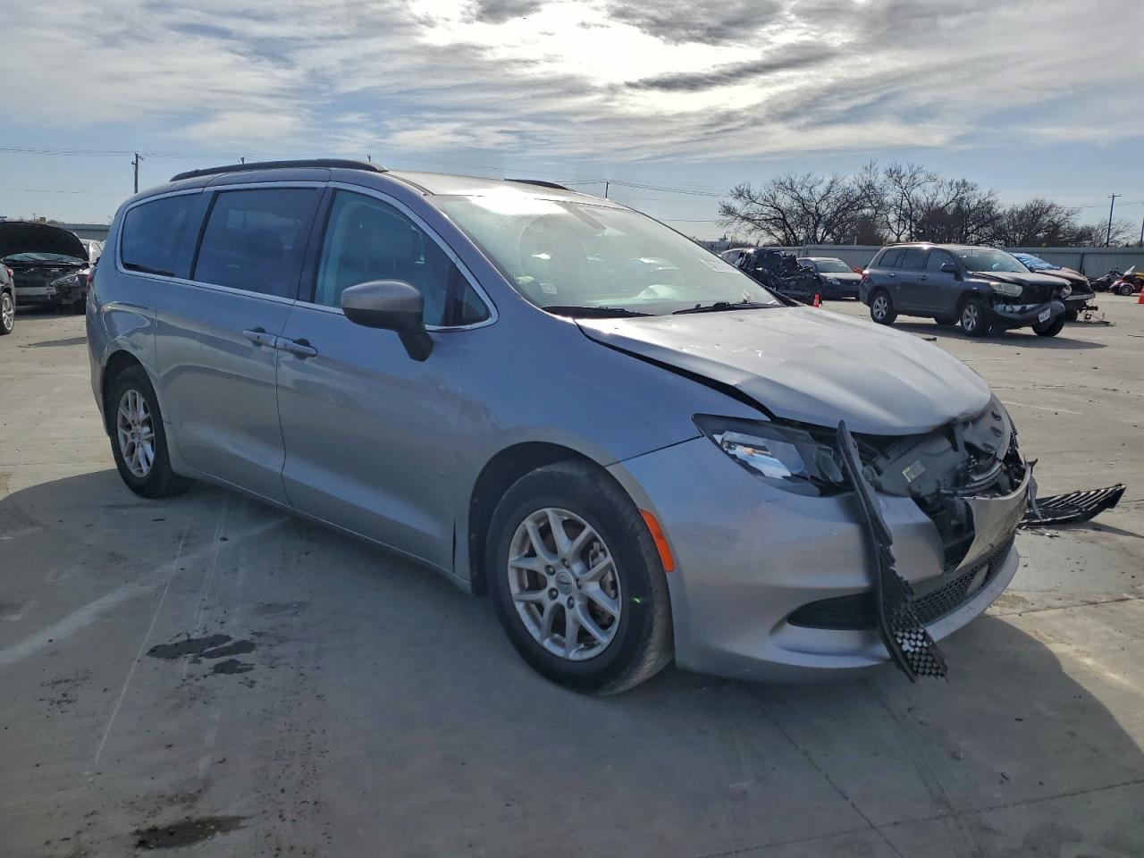 2021 CHRYSLER VOYAGER LXI photo 4