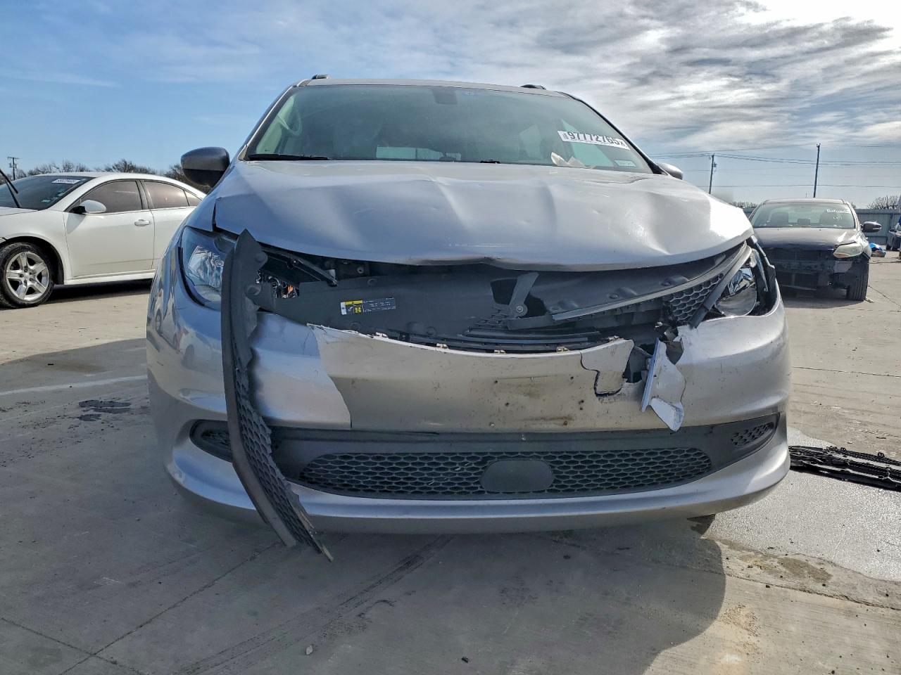 2021 CHRYSLER VOYAGER LXI photo 5