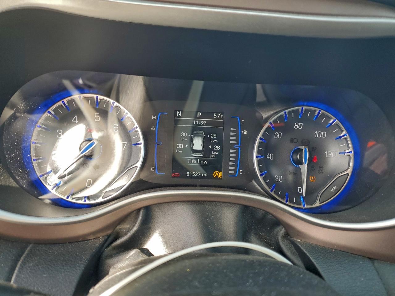 2021 CHRYSLER VOYAGER LXI photo 9