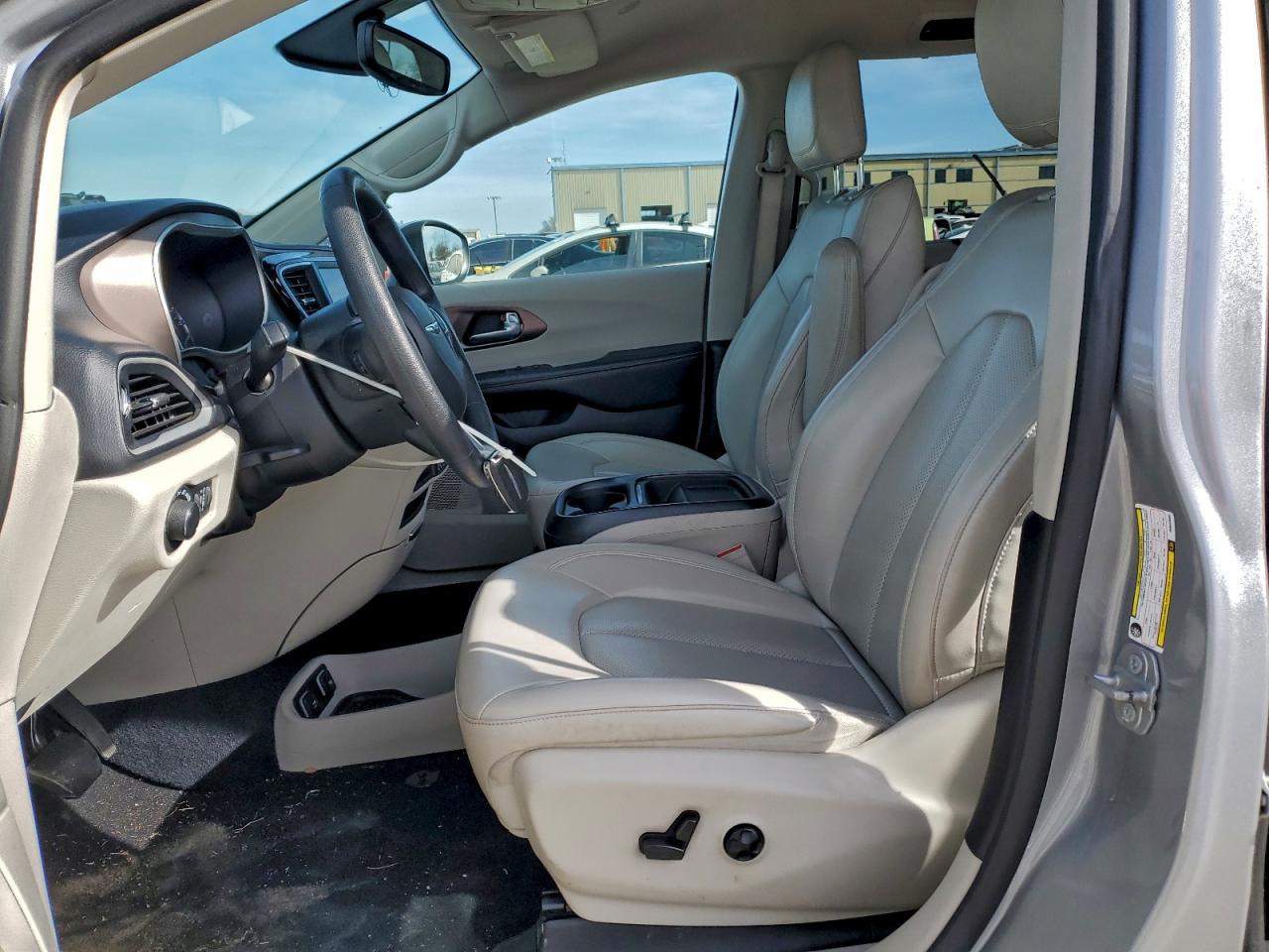 2021 CHRYSLER VOYAGER LXI photo 7