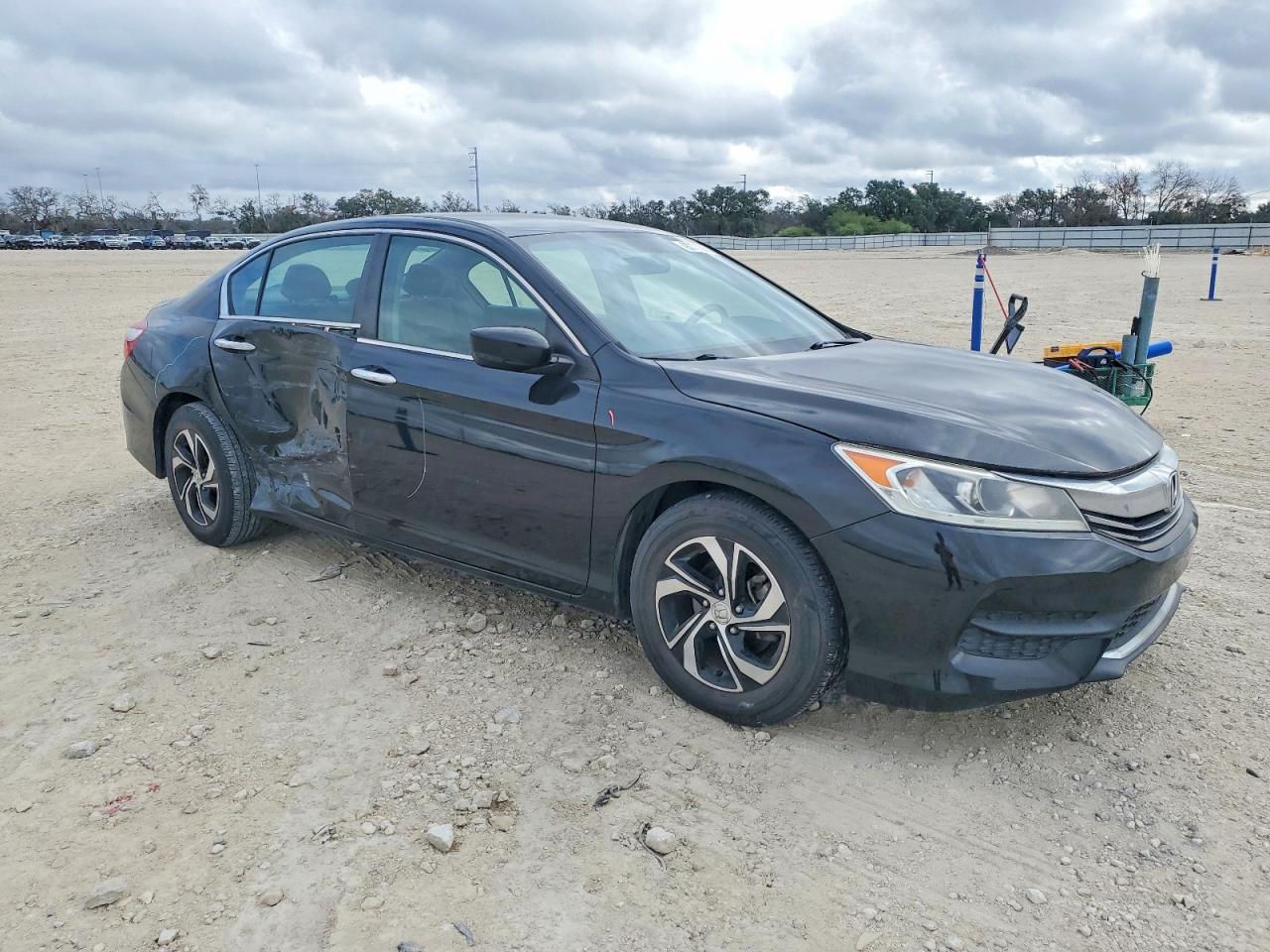 2017 HONDA ACCORD LX photo 4