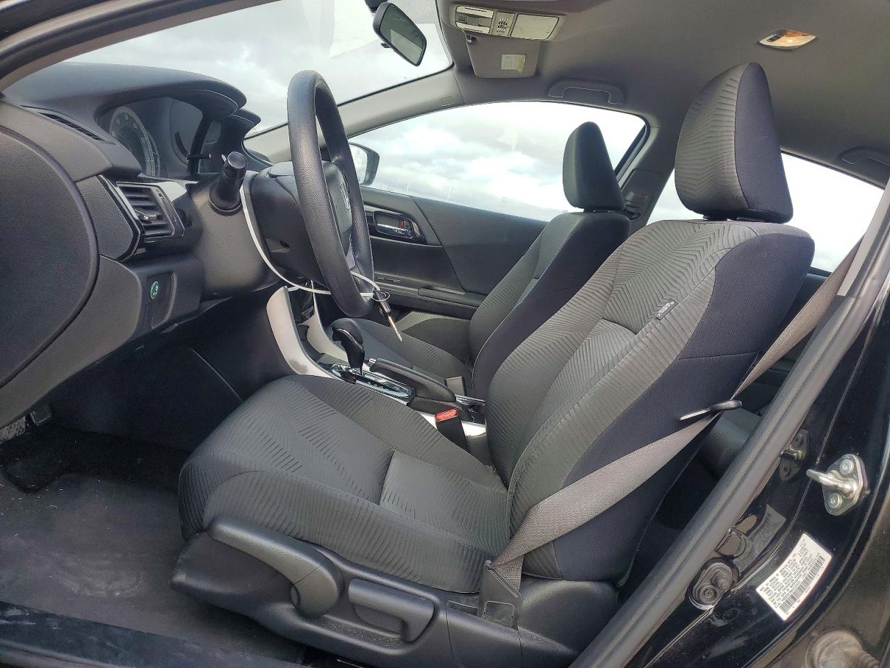 2017 HONDA ACCORD LX photo 7
