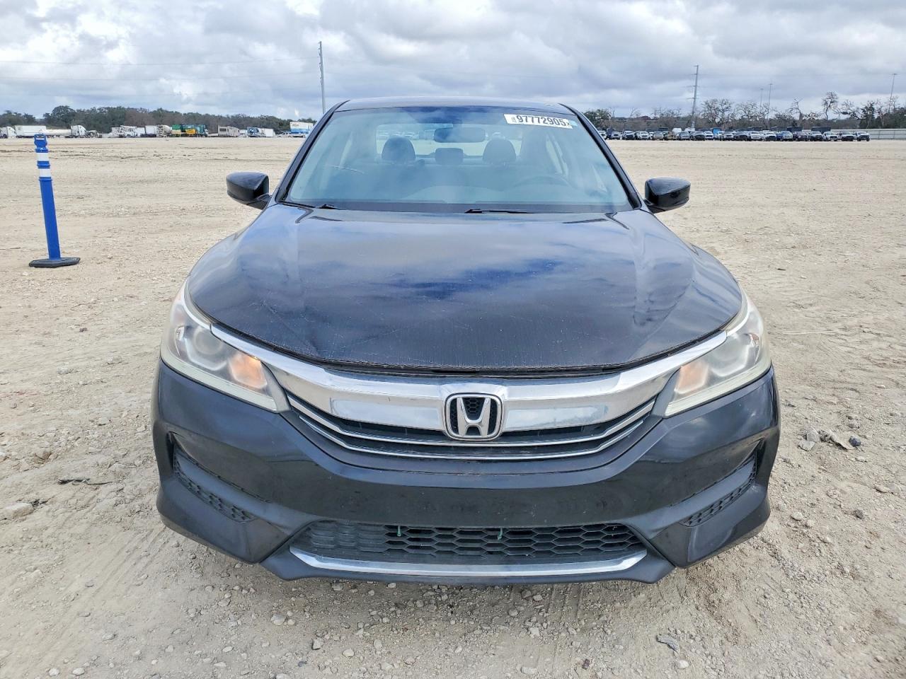 2017 HONDA ACCORD LX photo 5