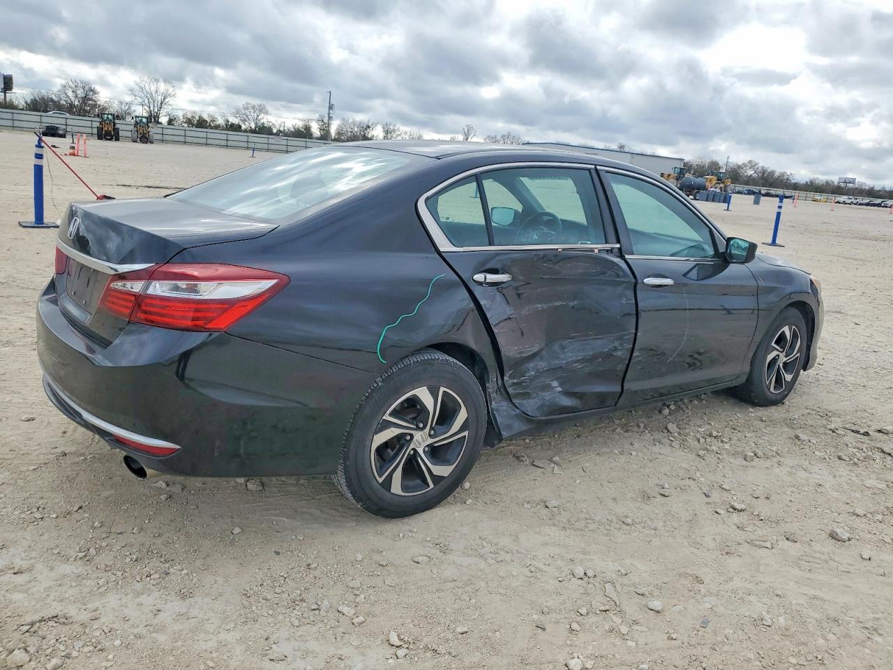 2017 HONDA ACCORD LX photo 3