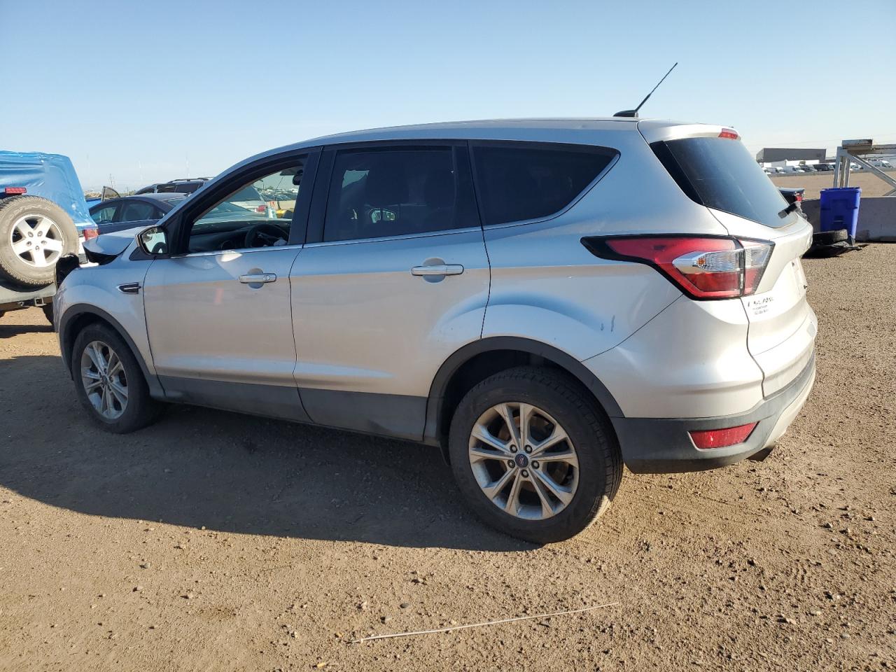 2017 FORD ESCAPE SE photo 2