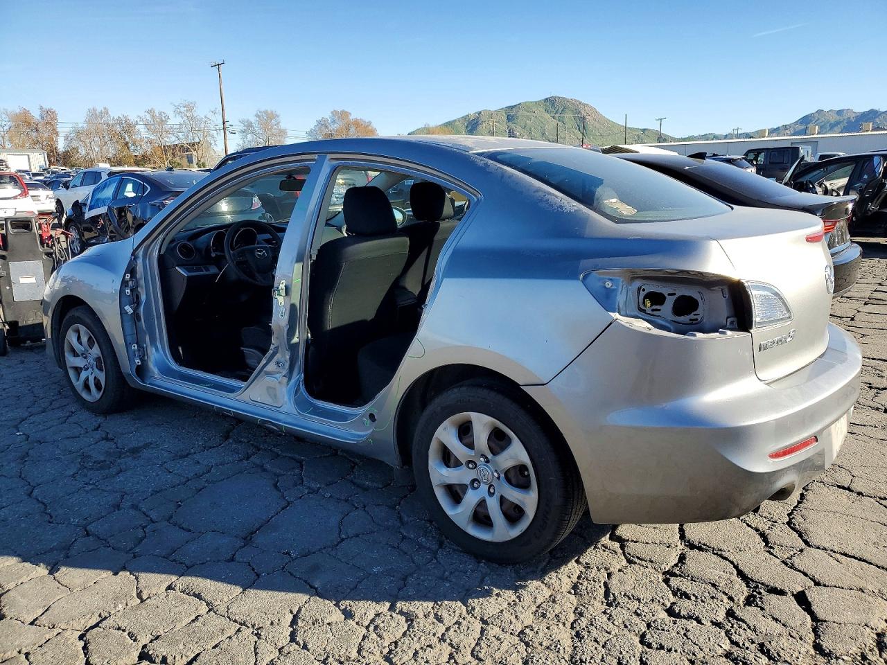 2013 MAZDA 3 I photo 2
