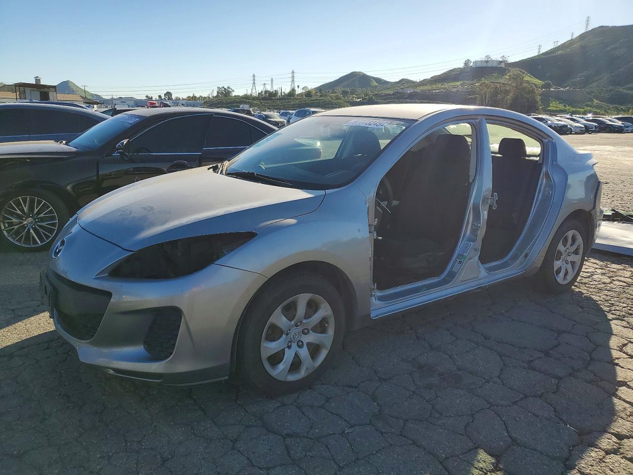 2013 MAZDA 3