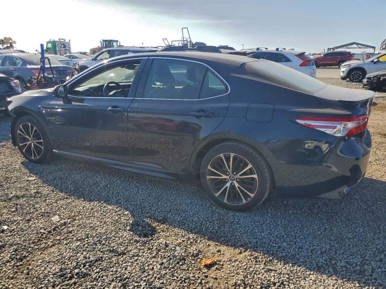2020 TOYOTA CAMRY SE photo 2