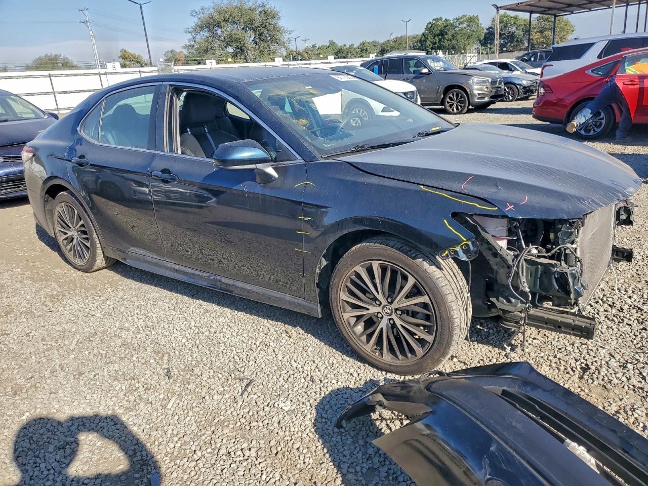 2020 TOYOTA CAMRY SE photo 4